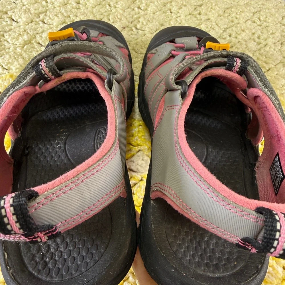 Keen Newport H2 Waterproof Sport Sandals Grey Pink Womens 5 9209-NTGR like new
